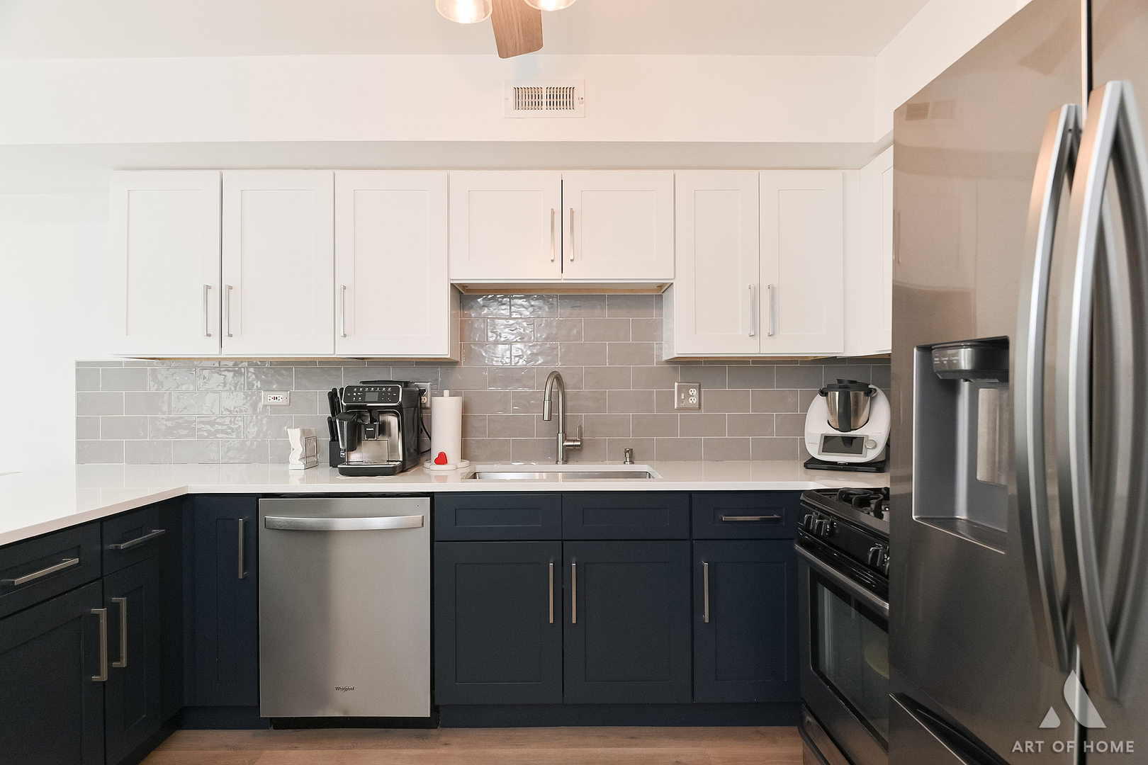 902 Ashley Court, Westmont, IL 60559