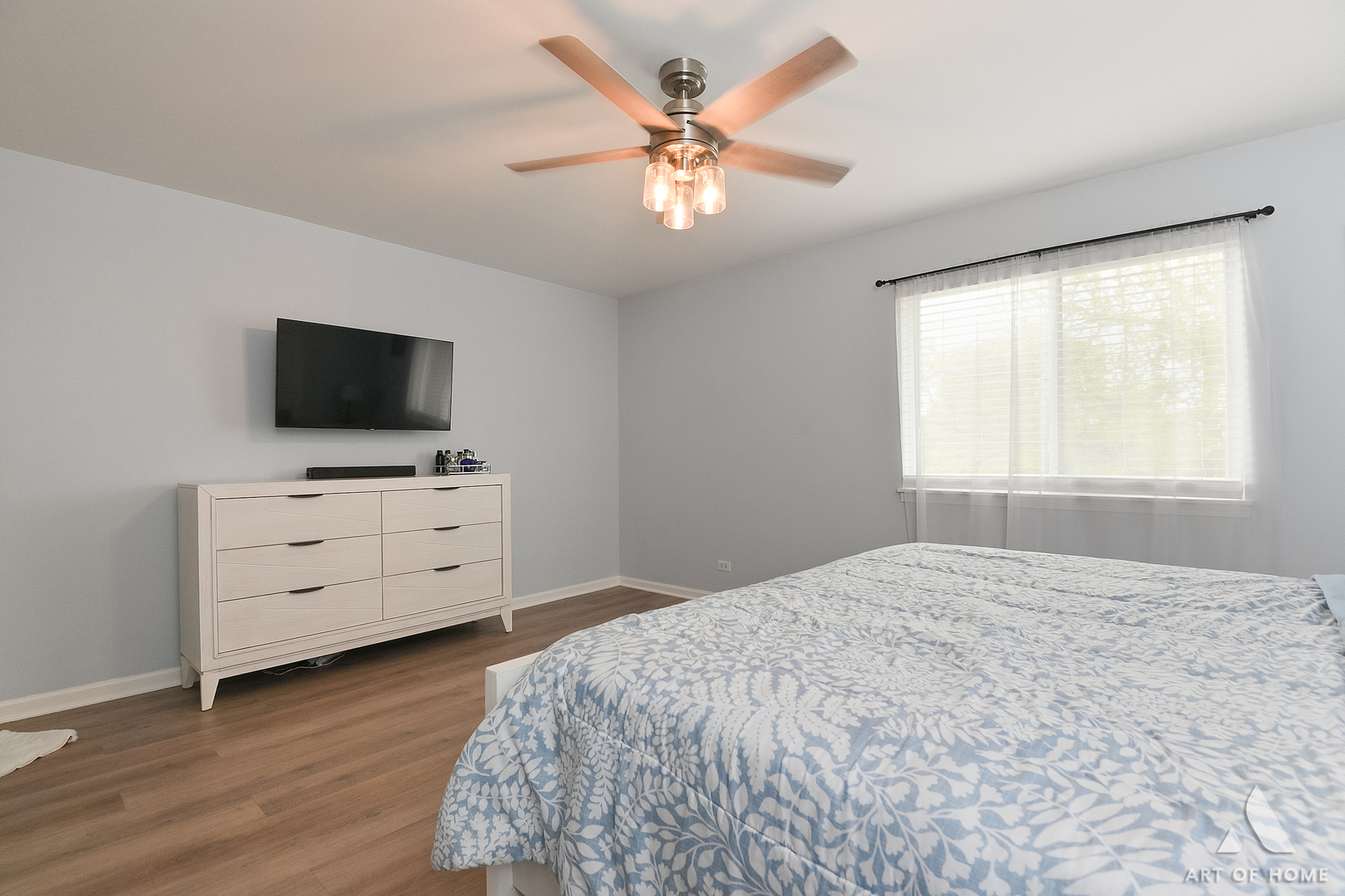 902 Ashley Court, Westmont, IL 60559