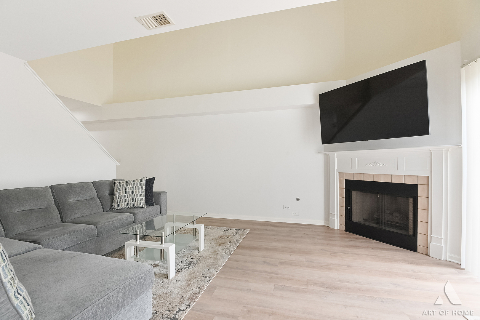 902 Ashley Court, Westmont, IL 60559