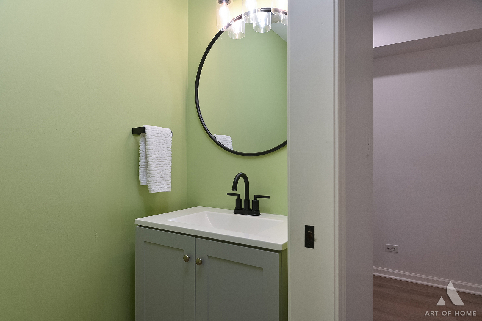 902 Ashley Court, Westmont, IL 60559