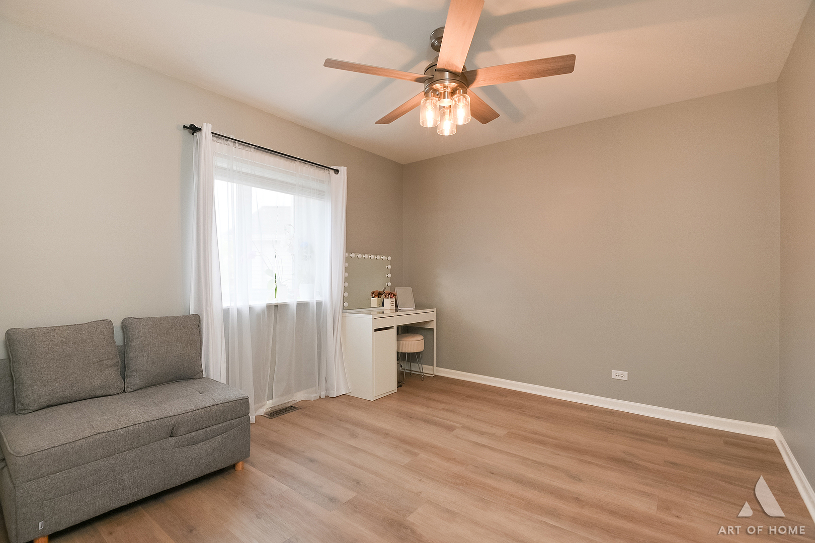 902 Ashley Court, Westmont, IL 60559