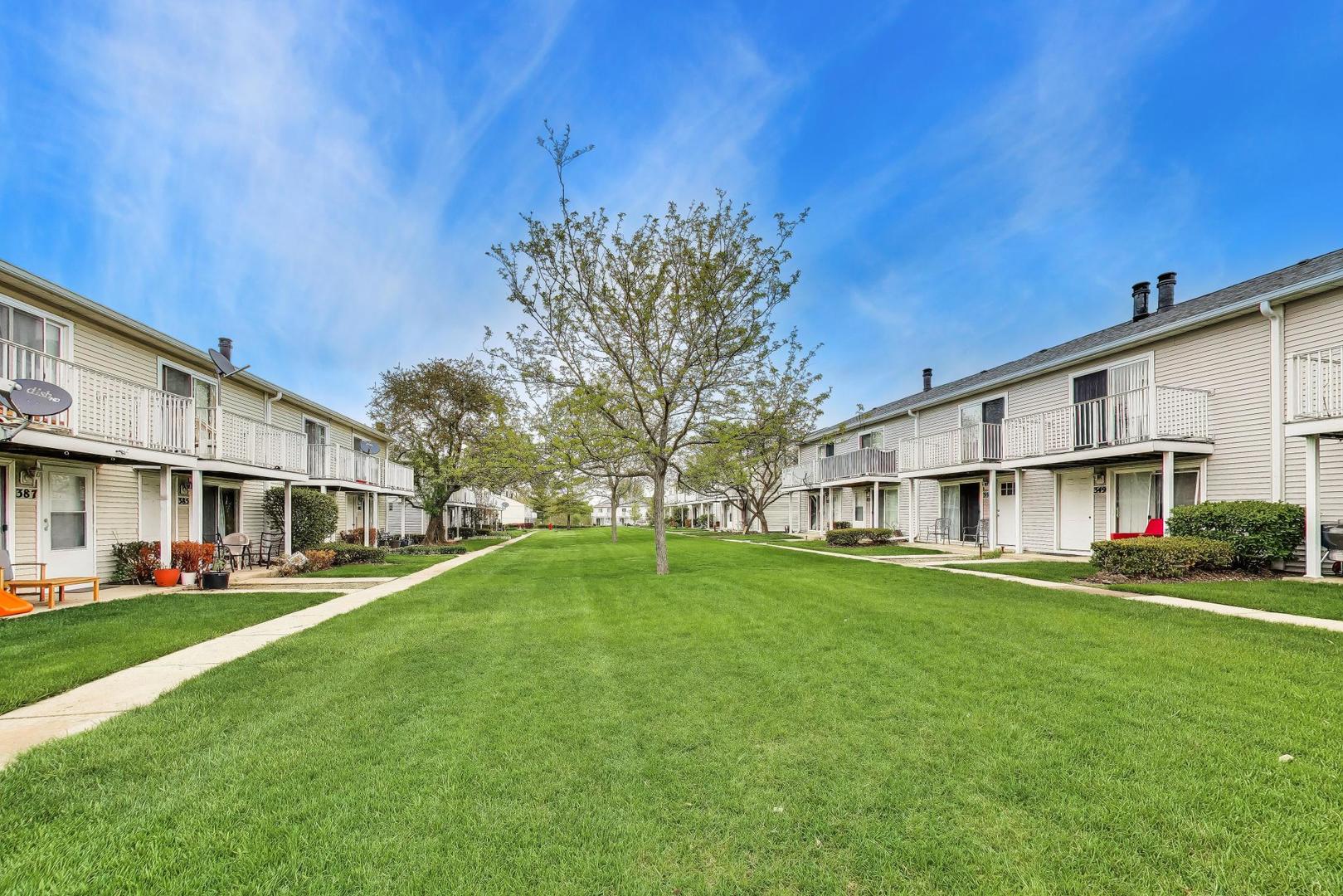 391 Meadow Green Lane, Round Lake Beach, IL 60073