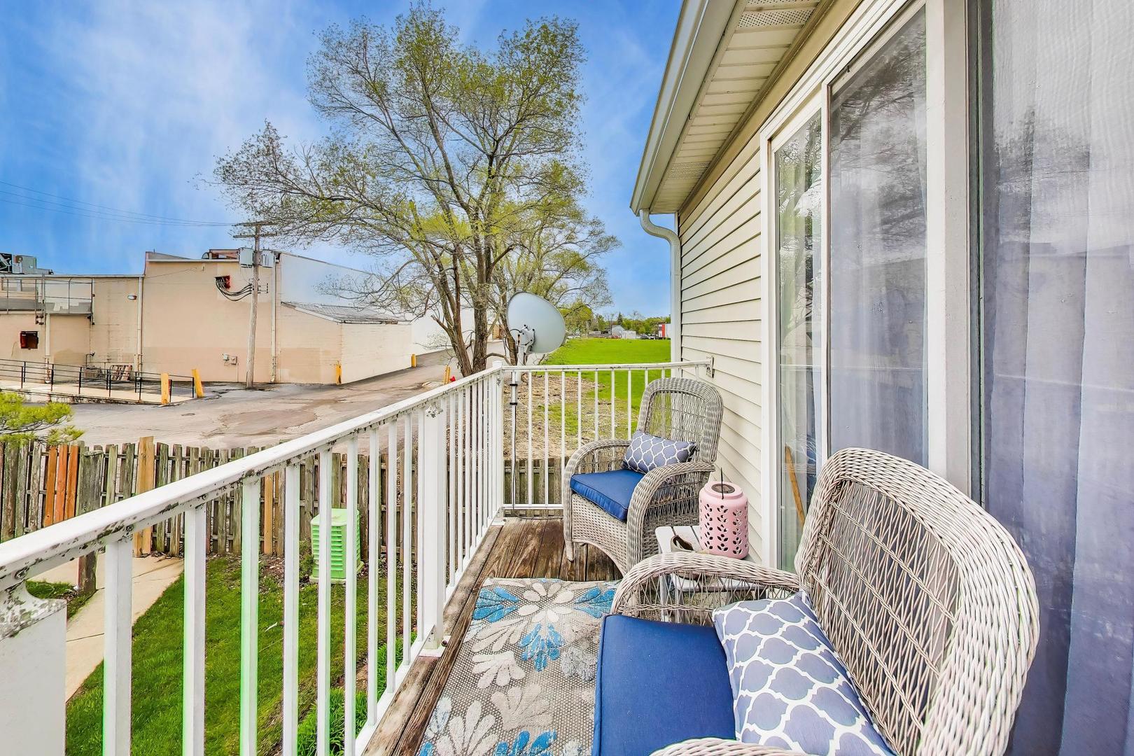 391 Meadow Green Lane, Round Lake Beach, IL 60073