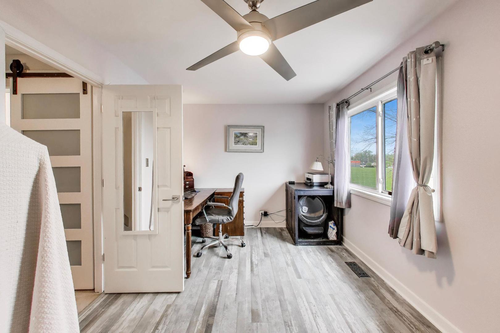 391 Meadow Green Lane, Round Lake Beach, IL 60073