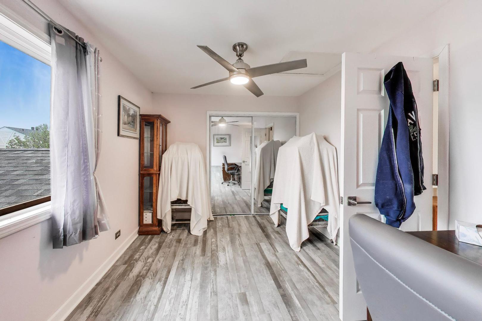391 Meadow Green Lane, Round Lake Beach, IL 60073