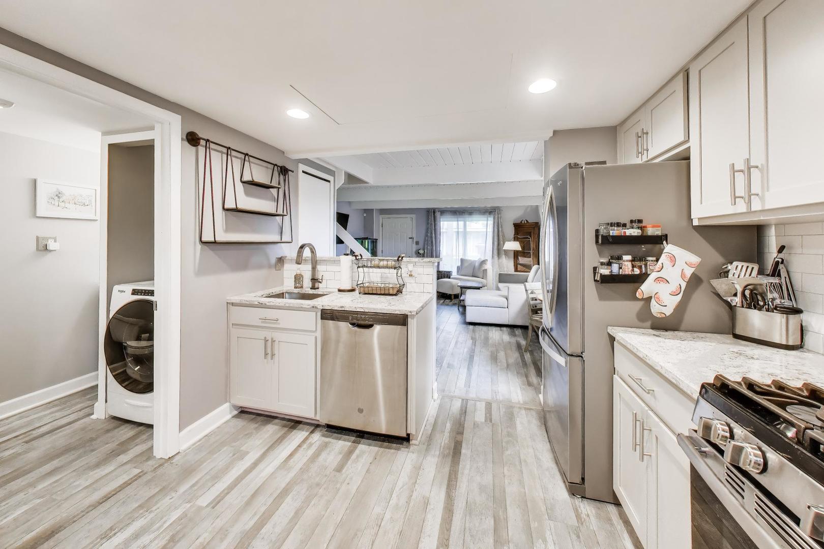 391 Meadow Green Lane, Round Lake Beach, IL 60073