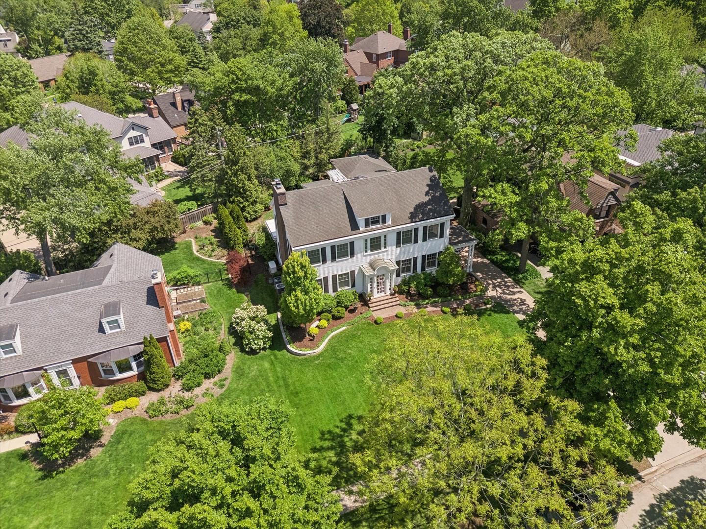 197 Woodside Road, Riverside, IL 60546