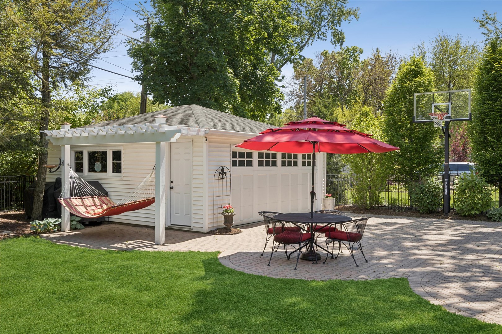 197 Woodside Road, Riverside, IL 60546