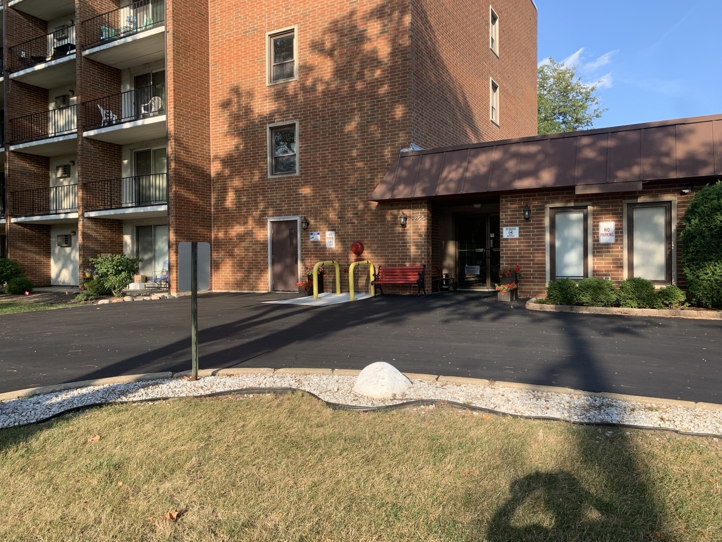 255 S West Avenue #403, Elmhurst, IL 60126