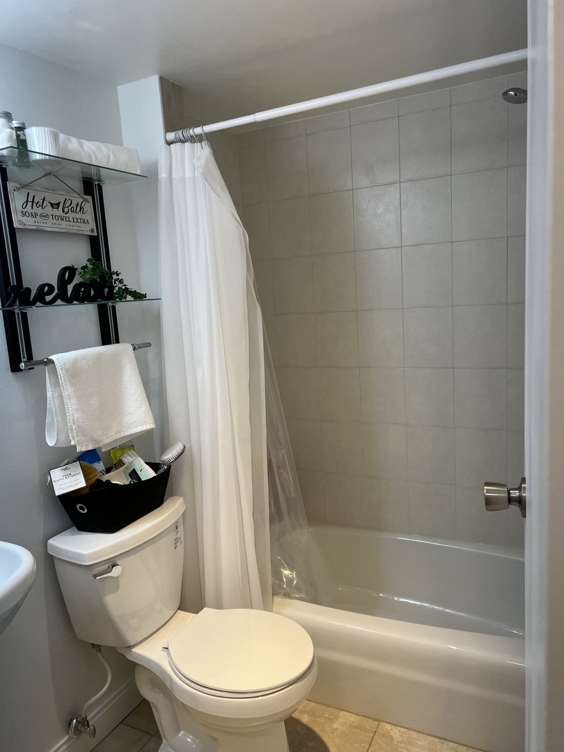 255 S West Avenue #403, Elmhurst, IL 60126