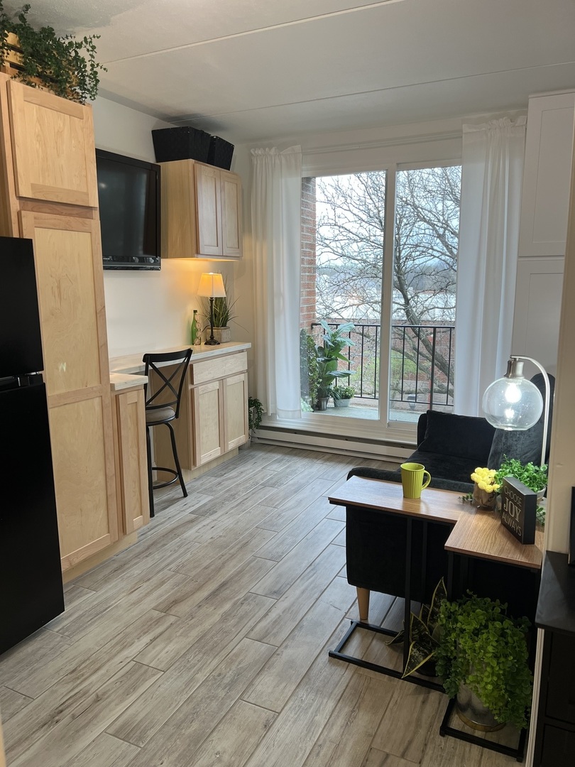 255 S West Avenue #403, Elmhurst, IL 60126