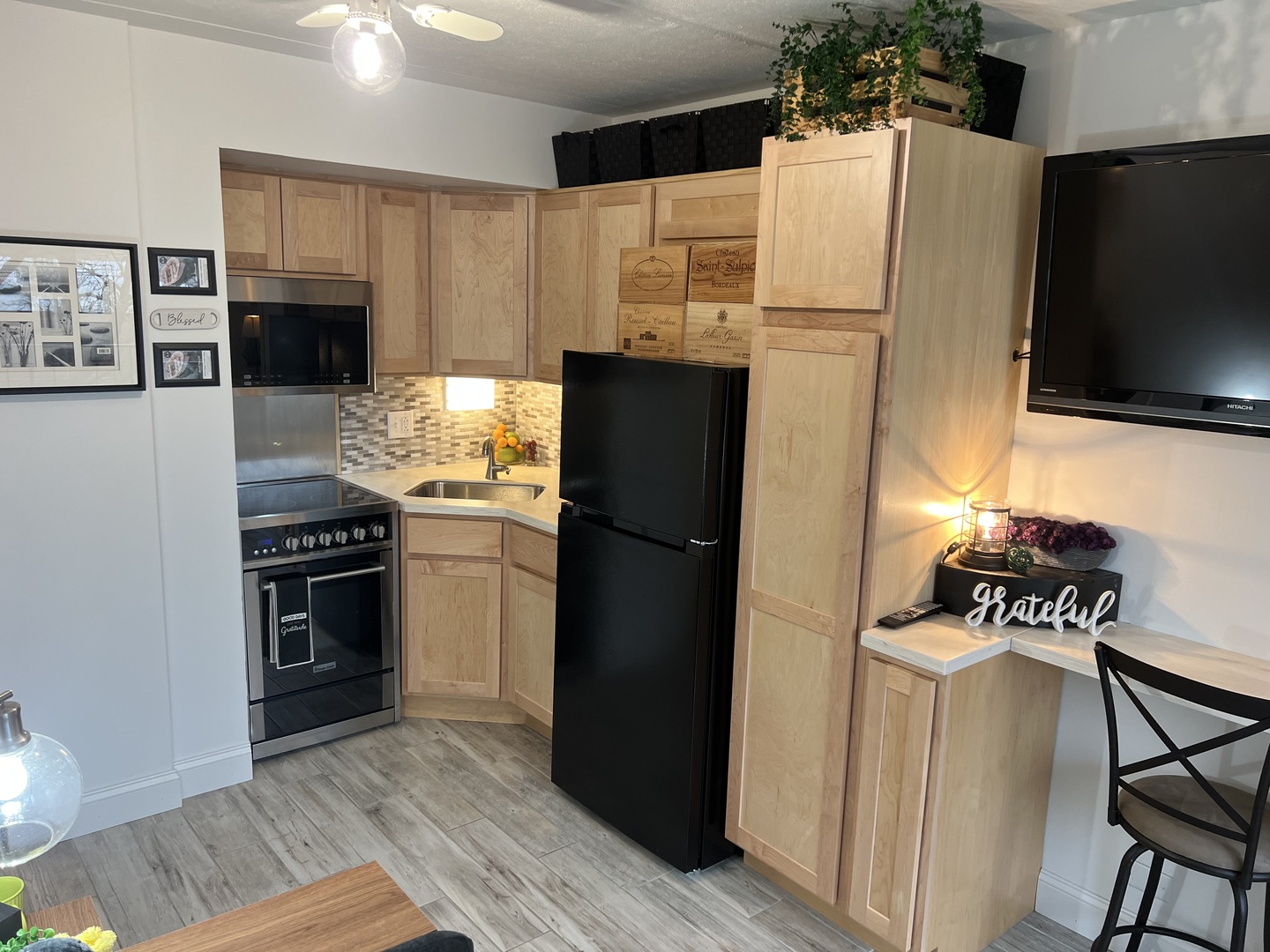 255 S West Avenue #403, Elmhurst, IL 60126