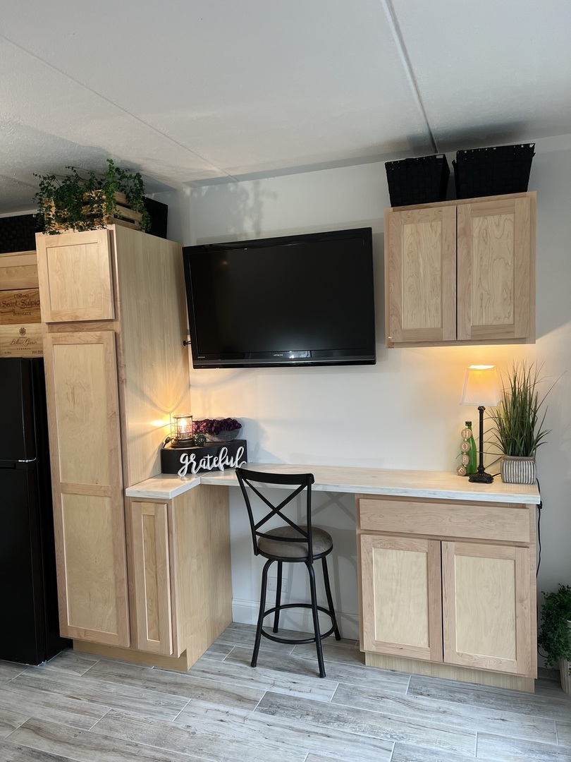 255 S West Avenue #403, Elmhurst, IL 60126