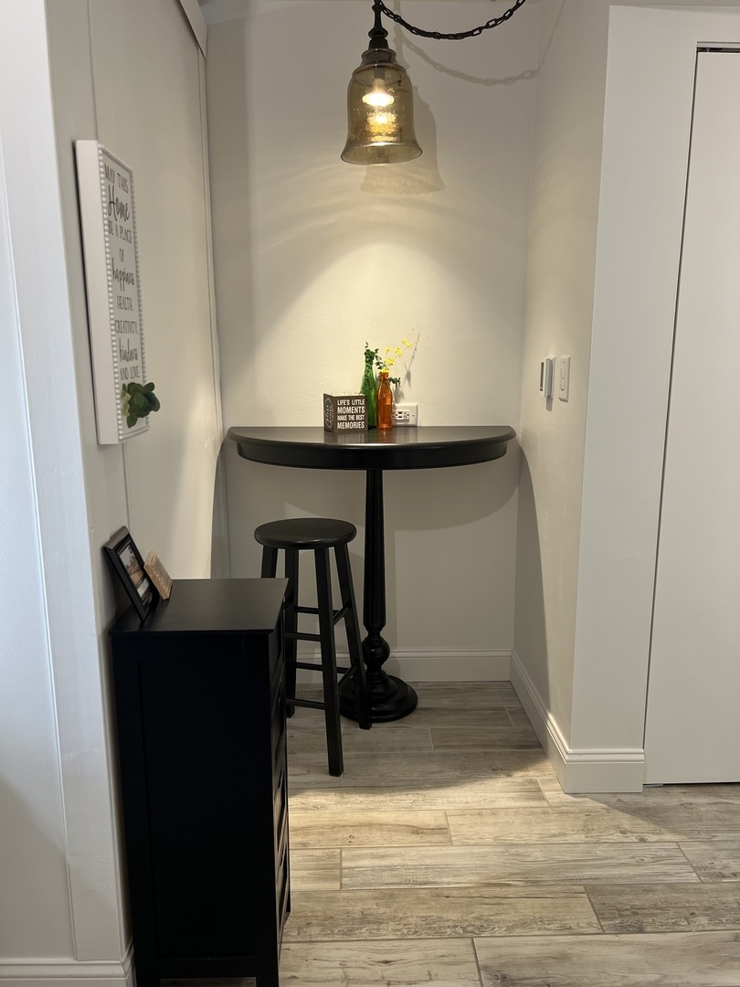 255 S West Avenue #403, Elmhurst, IL 60126