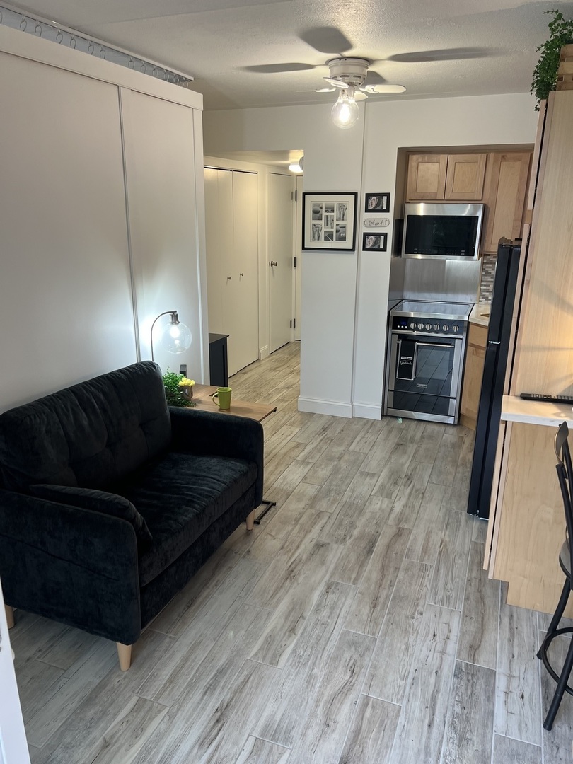 255 S West Avenue #403, Elmhurst, IL 60126