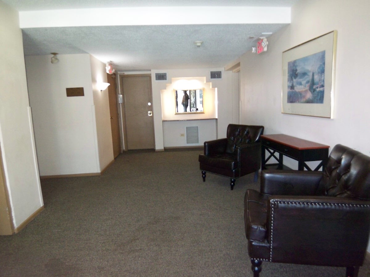 1227 S Old Wilke Road #306, Arlington Heights, IL 60005