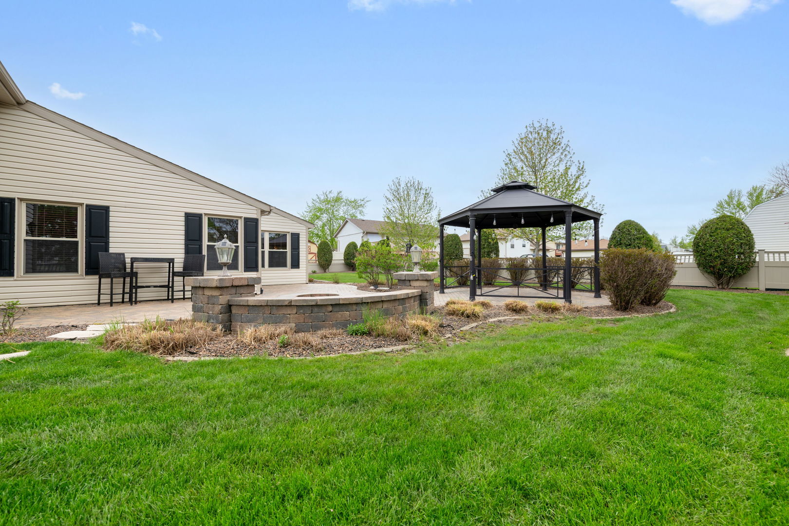 7612 W Woodlawn Drive, Frankfort, IL 60423