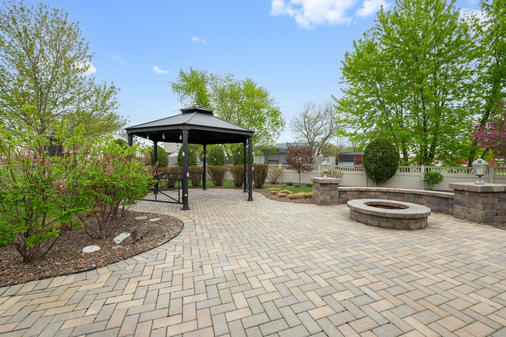 7612 W Woodlawn Drive, Frankfort, IL 60423