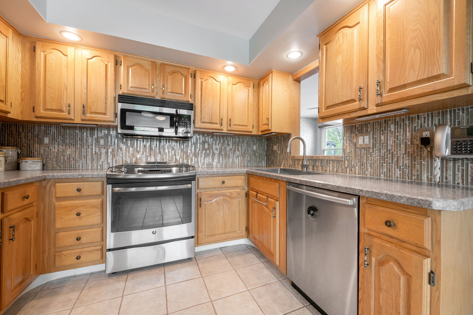 7612 W Woodlawn Drive, Frankfort, IL 60423