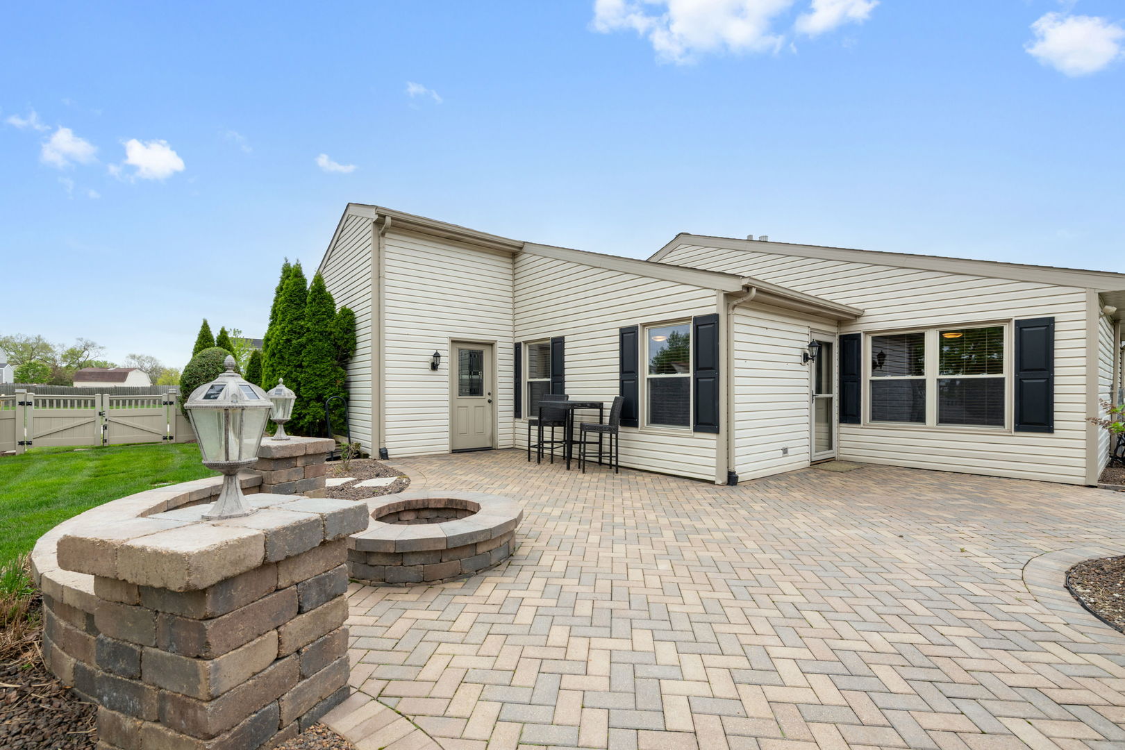 7612 W Woodlawn Drive, Frankfort, IL 60423