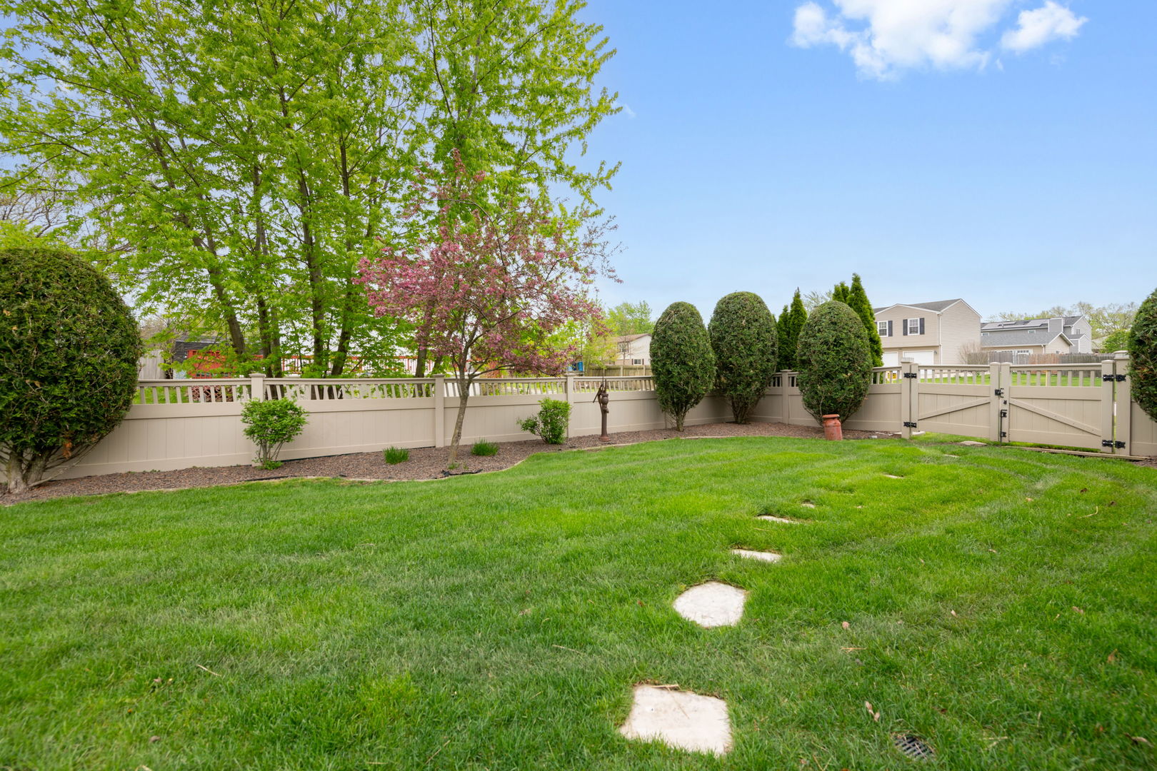 7612 W Woodlawn Drive, Frankfort, IL 60423