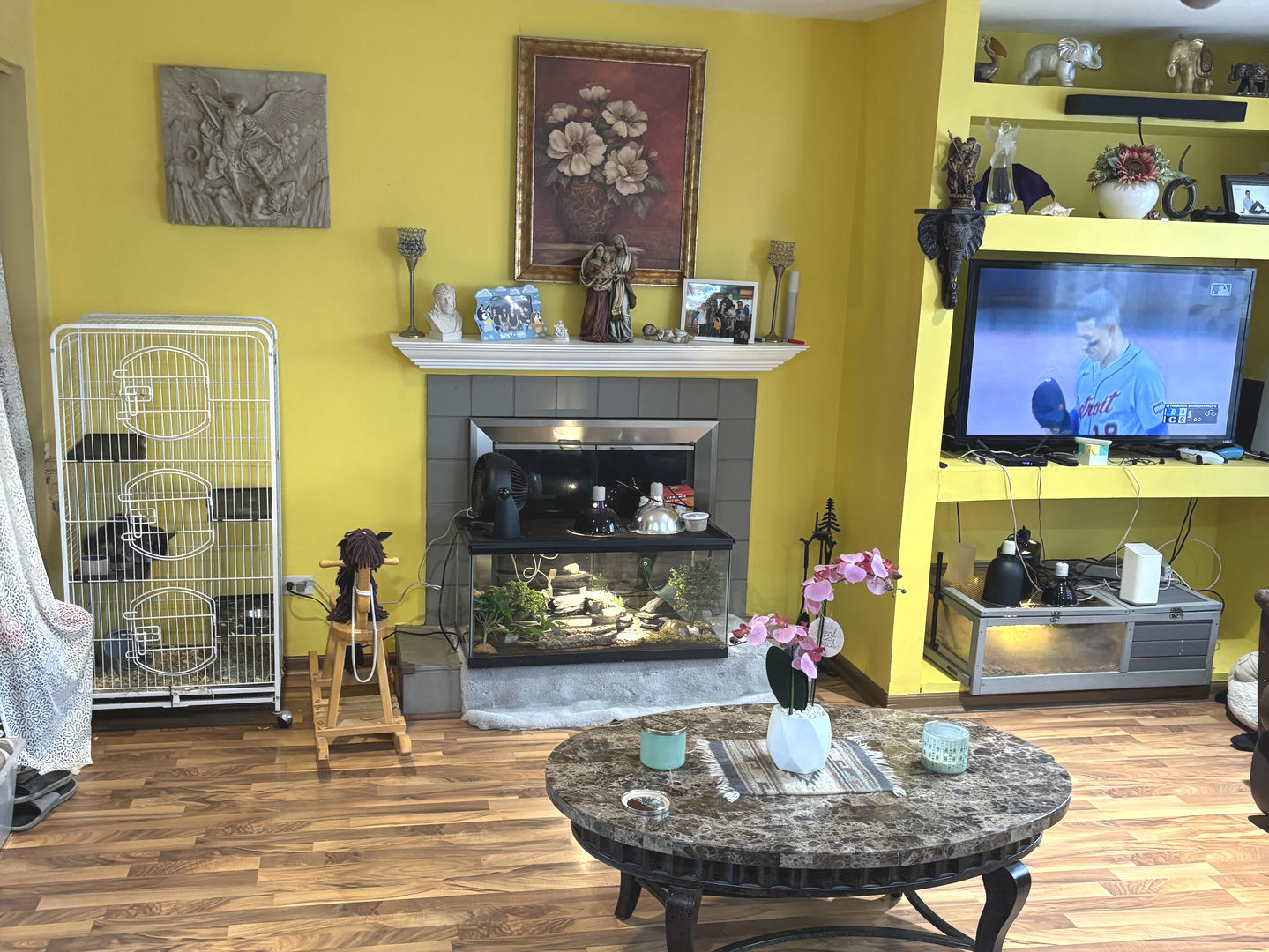 906 Knightsbridge Drive, Island Lake, IL 60042