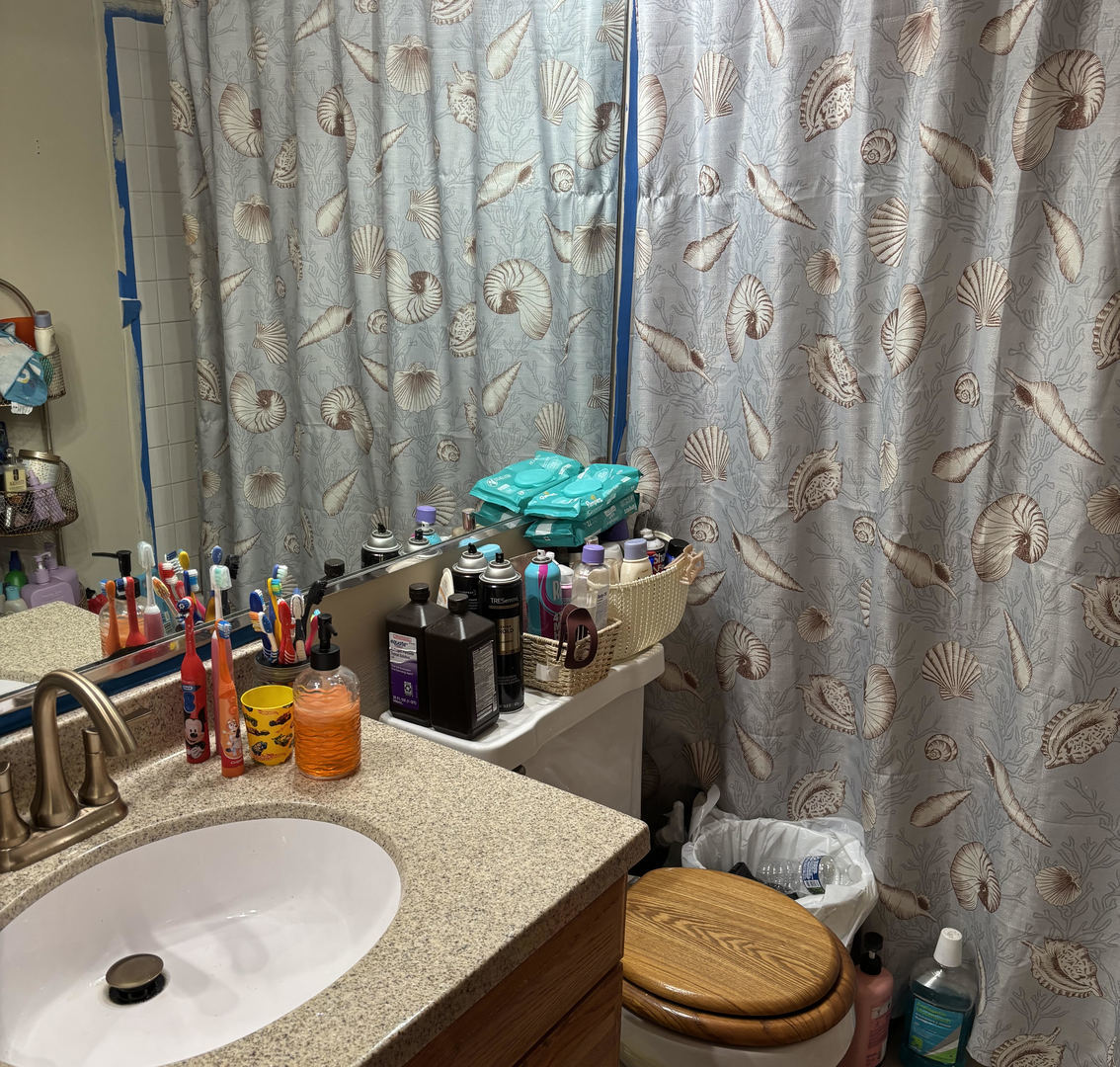 906 Knightsbridge Drive, Island Lake, IL 60042