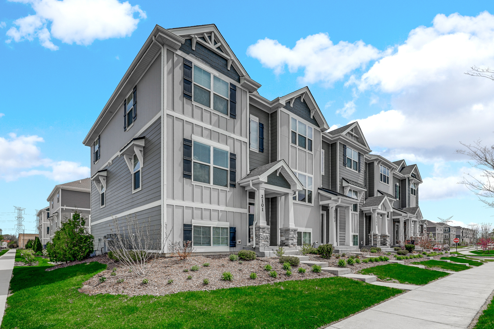 2101 Yellowstone Boulevard, Mundelein, IL 60060