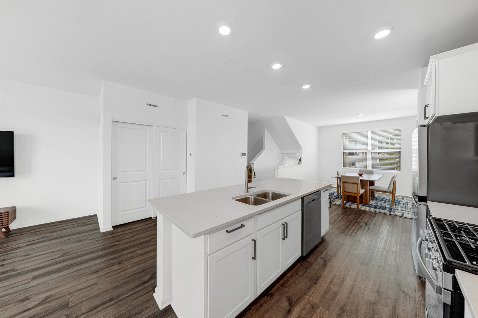 2101 Yellowstone Boulevard, Mundelein, IL 60060