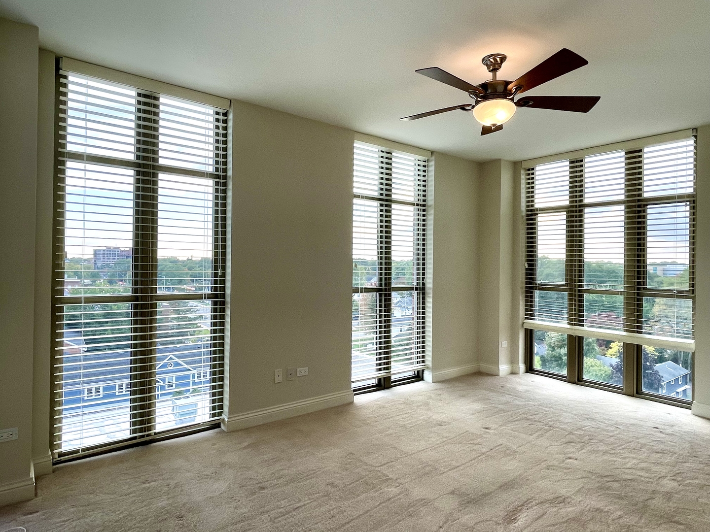 520 S WASHINGTON Street #604, Naperville, IL 60540