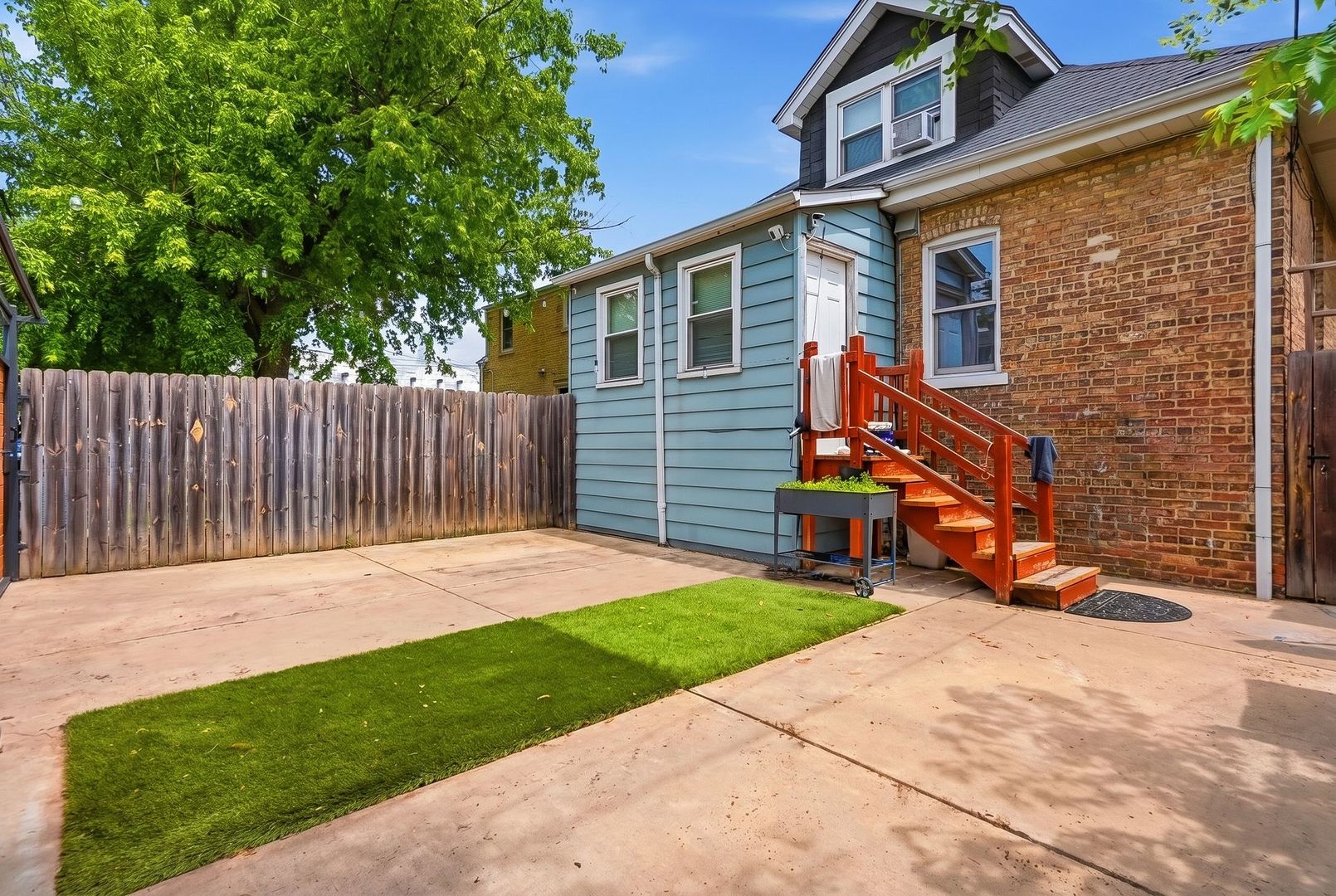 5336 N Laramie Avenue, Chicago, IL 60630