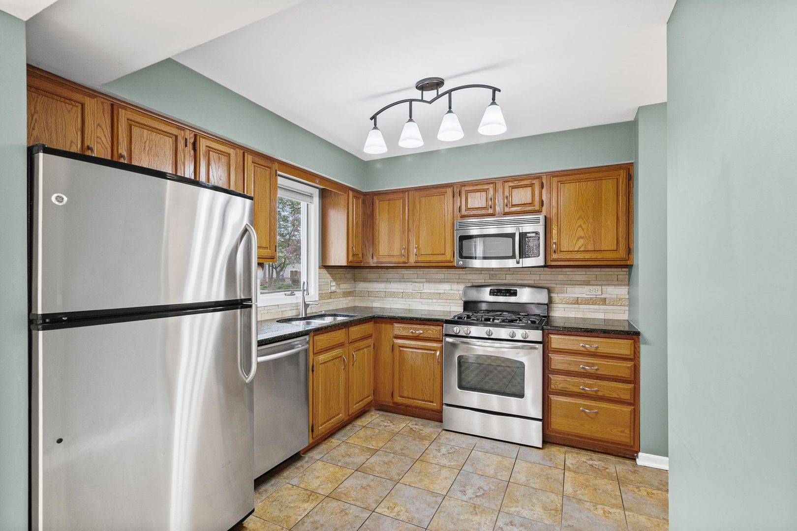 34415 N Saddle Lane, Gurnee, IL 60031