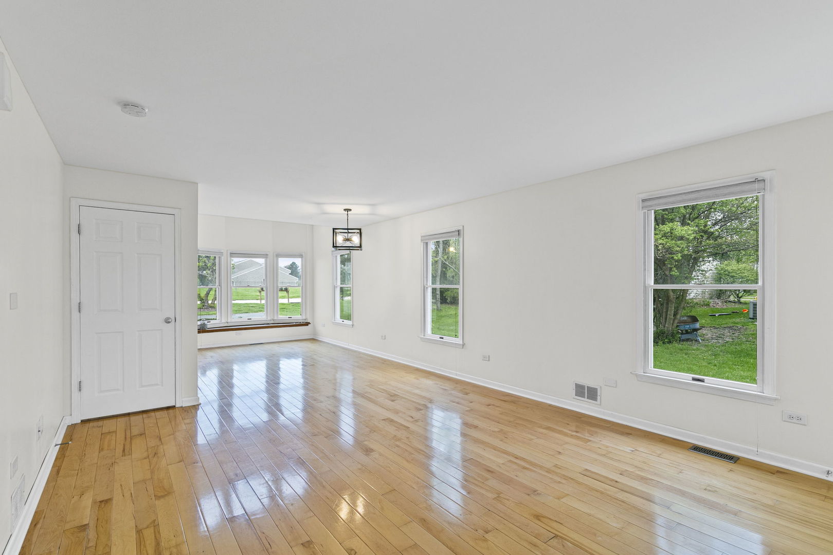 34415 N Saddle Lane, Gurnee, IL 60031