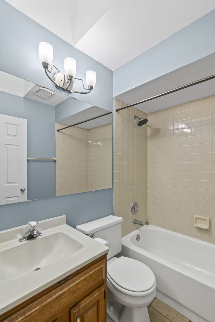 34415 N Saddle Lane, Gurnee, IL 60031