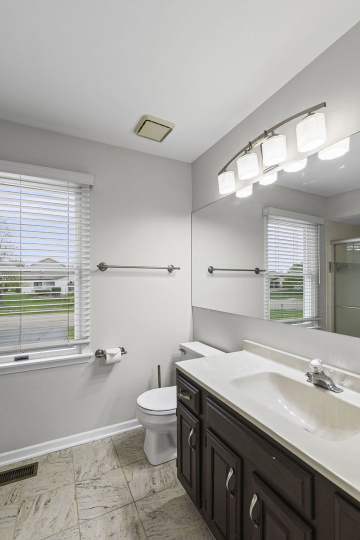 34415 N Saddle Lane, Gurnee, IL 60031