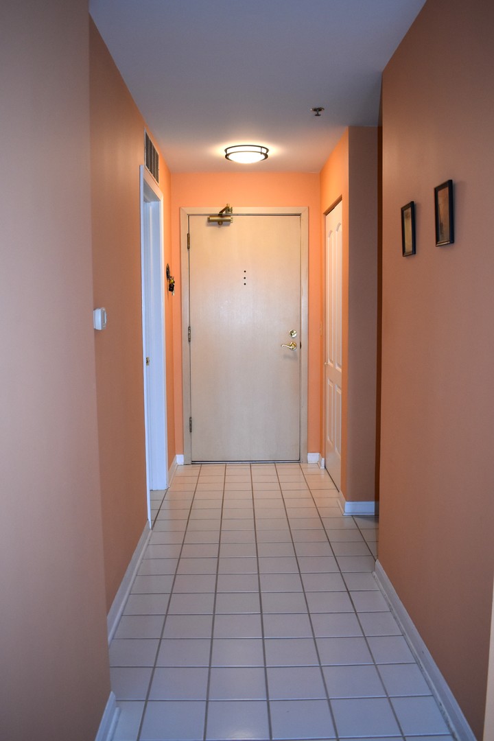 451 TOWN PLACE Circle #307, Buffalo Grove, IL 60089