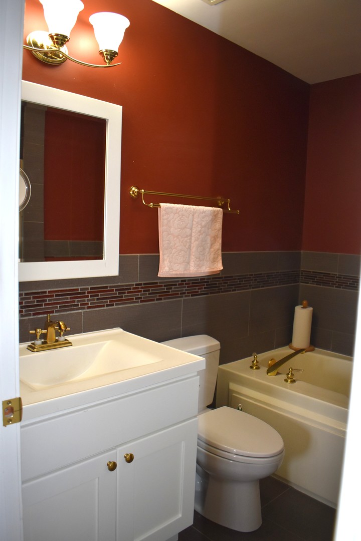 451 TOWN PLACE Circle #307, Buffalo Grove, IL 60089