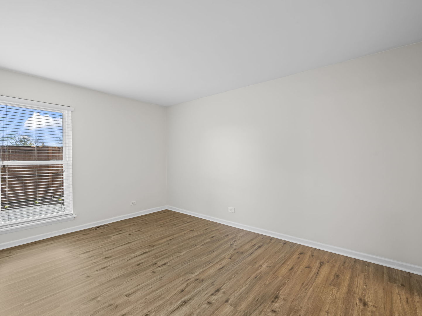 1870 HUNTINGTON Boulevard #A, Hoffman Estates, IL 60169