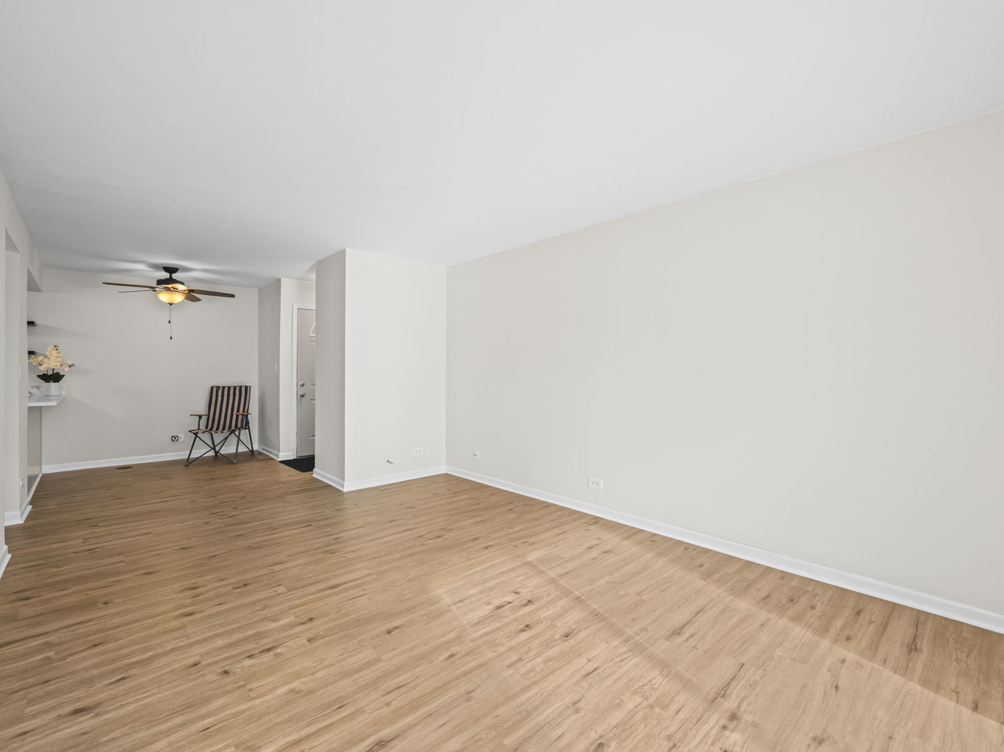 1870 HUNTINGTON Boulevard #A, Hoffman Estates, IL 60169