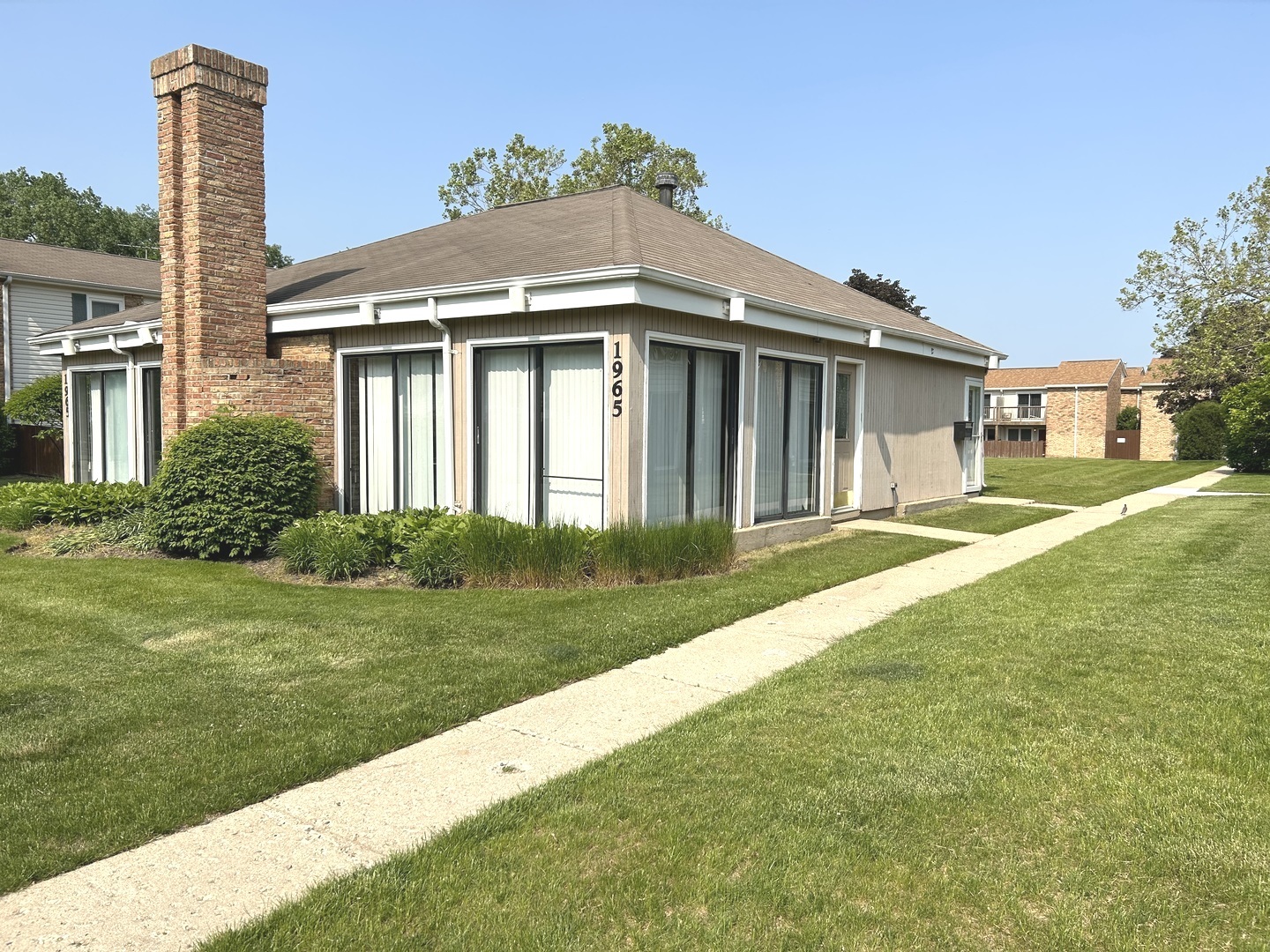 1870 HUNTINGTON Boulevard #A, Hoffman Estates, IL 60169