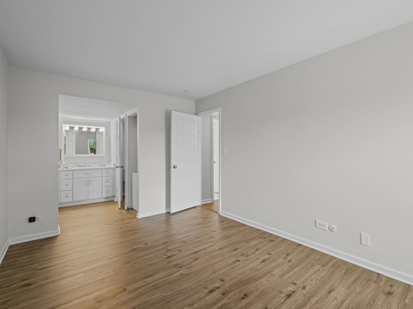 1870 HUNTINGTON Boulevard #A, Hoffman Estates, IL 60169