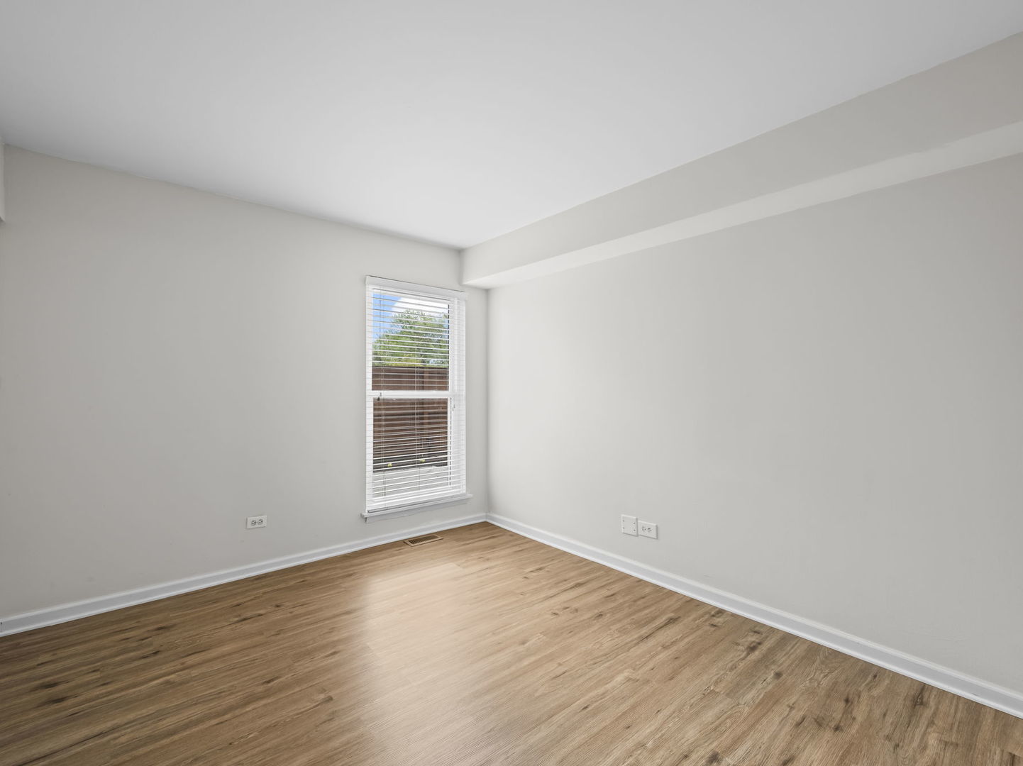 1870 HUNTINGTON Boulevard #A, Hoffman Estates, IL 60169