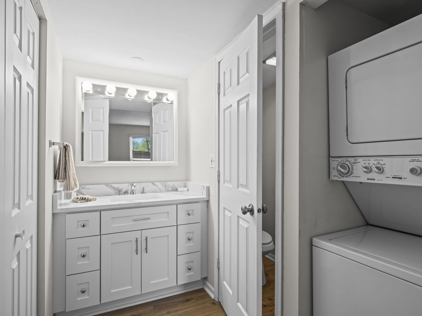 1870 HUNTINGTON Boulevard #A, Hoffman Estates, IL 60169