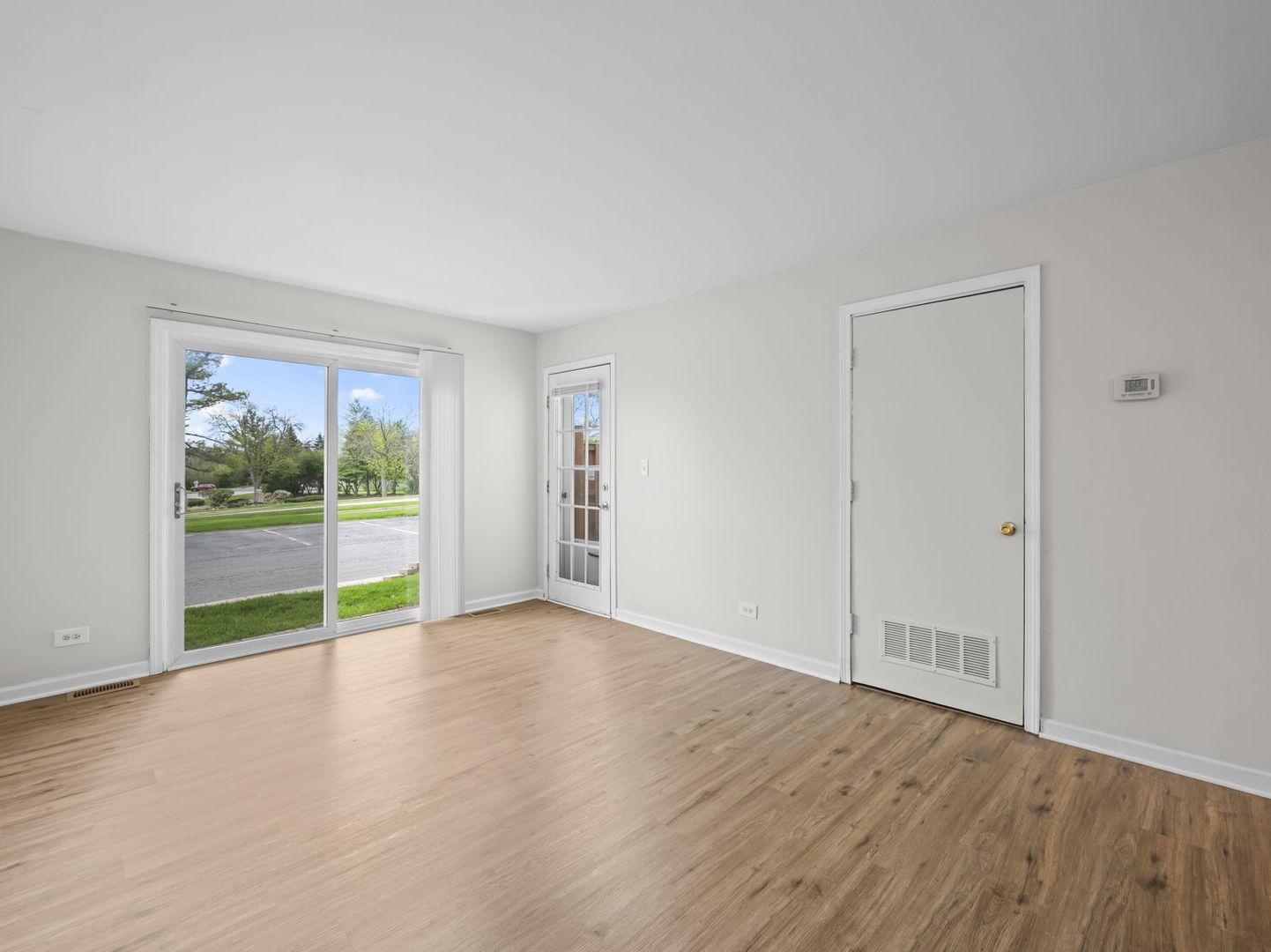 1870 HUNTINGTON Boulevard #A, Hoffman Estates, IL 60169