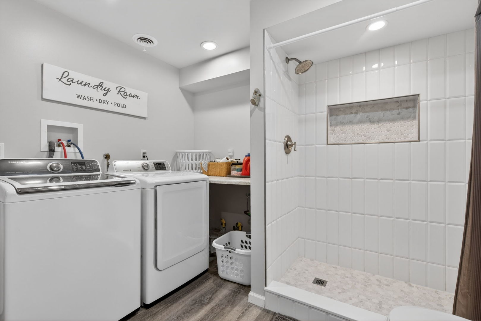 300 Arrowhead Drive, Minooka, IL 60447