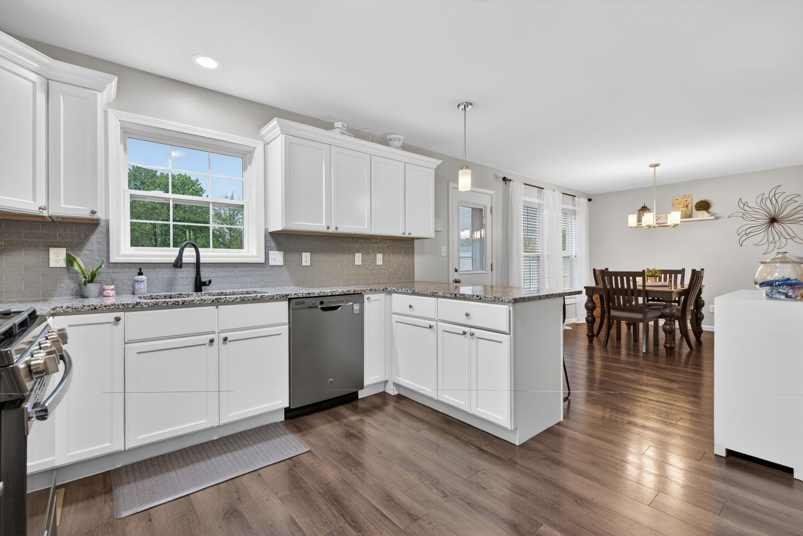 300 Arrowhead Drive, Minooka, IL 60447