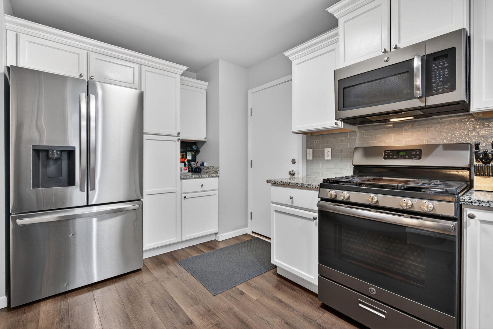 300 Arrowhead Drive, Minooka, IL 60447