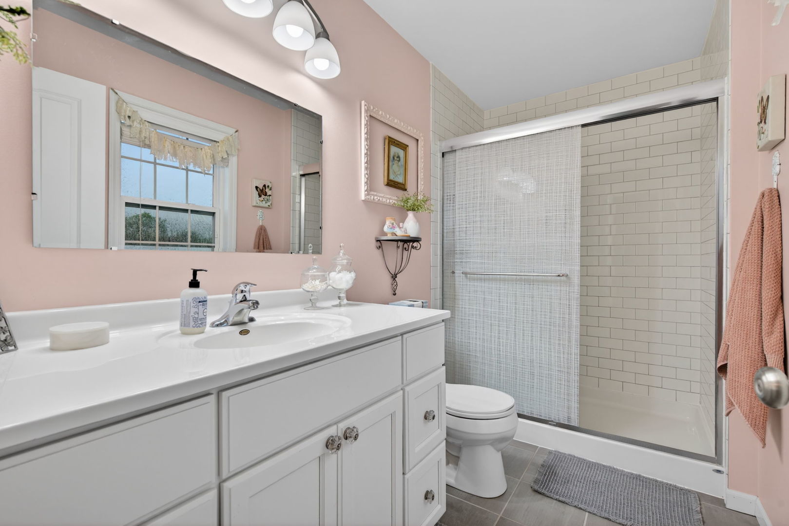 300 Arrowhead Drive, Minooka, IL 60447