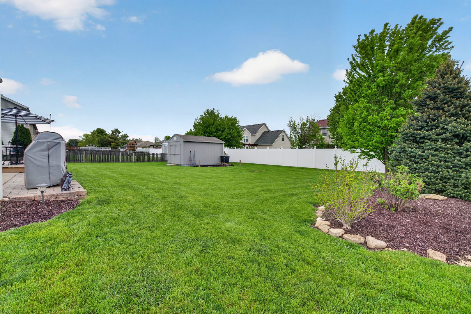 300 Arrowhead Drive, Minooka, IL 60447