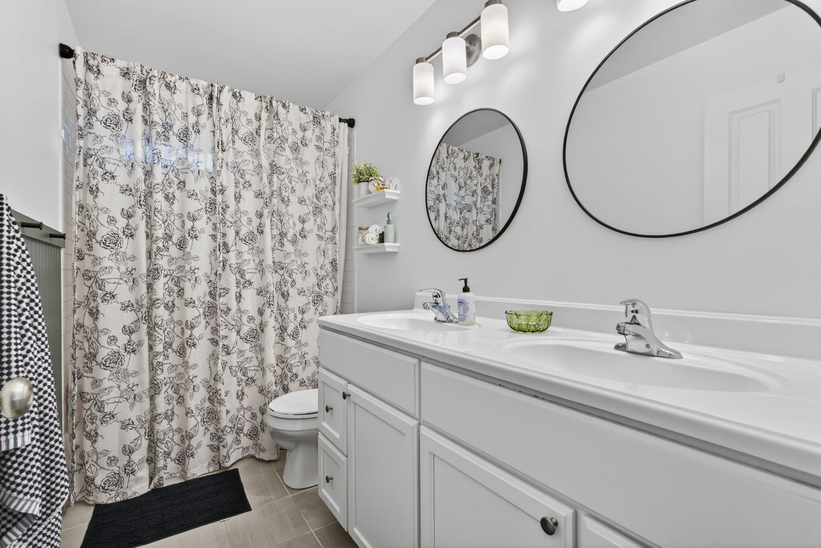 300 Arrowhead Drive, Minooka, IL 60447